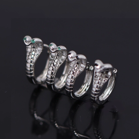 Orecchini a Cerchio Cobra in Rame Galvanizzato Argento Con Occhi in Strass Verde Nero Moda Personalità Gioielli Uomo