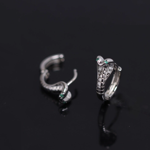 Orecchini a Cerchio Cobra in Rame Galvanizzato Argento Con Occhi in Strass Verde Nero Moda Personalità Gioielli Uomo