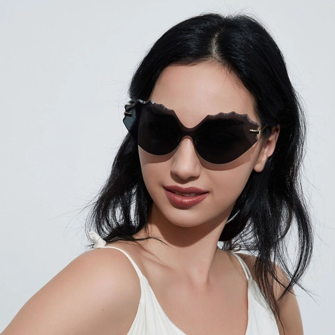 Occhiali da Sole a Occhio di Gatto Senza Montatura Donna Bordo Ondulato Occhiali da Sole Irregolari di Moda Montatura in Metallo Lente Sfumata Protezione UV400 Occhiali da Festa