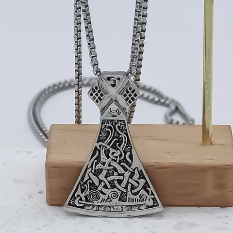 Collana con Pendente ad Ascia Vichinga Nodo Celtico Nordico Inciso Stile Argento Antico Retro Gioielli in Lega per Uomo Donna Regalo