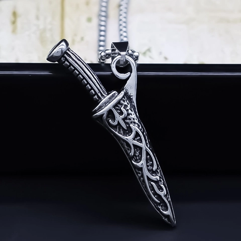 High-End Geprägte Dolch Anhänger Halskette Für Herren Damen Vintage Gothic Legierung Schwert Anhänger Box Kette Versatile Schmuck Geschenk