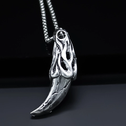 Collana Con Pendente a Dente di Lupo Vintage Punk Fascino Punta a Fiamma Cava Gioielli Uomo Donna Hip Hop Tono Argento