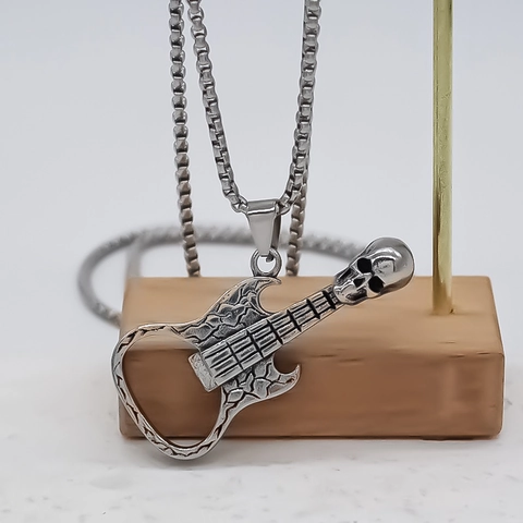 Collana Pendente Chitarra Teschio in Lega Gotica Retrò Argento Punk Rock Street Gioielli Con Apribottiglie per Uomo Donna