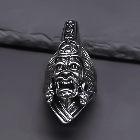 Anillo de Aleación Retro para Hombre Cara de Figura Mitológica Tallado Gótico Punk Dominante Tono Plateado Anillo Ajustable