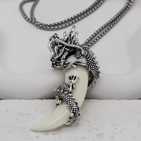 Vintage Punk Legierung Drache Umschlungen Wolfszahn Anhänger Halskette Dominanter Mythisches Tier Gothic Schmuck Geschenk Herren Silber