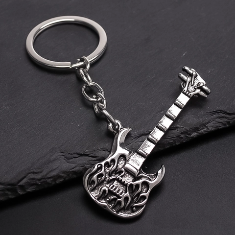 Porte-clés en Métal en Forme de Guitare Argent Alliage Instrument de Musique Anneau de Clé Rock Punk Motif Flamme Pendentif Cadeau