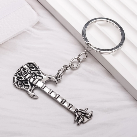 Porte-clés en Métal en Forme de Guitare Argent Alliage Instrument de Musique Anneau de Clé Rock Punk Motif Flamme Pendentif Cadeau