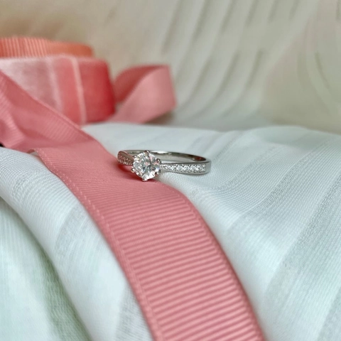 Bague en Argent Sterling 925 Vintage pour Femme Classique Sertissage à Six Griffes Strass Rond Micro-Inlaid Bijoux de Mariage et Fiançailles