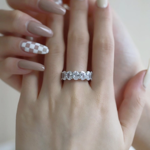 925 Sterlingsilber Full Eternity Ring Für Damen Ovalschliff Zirkonia Pave Band Exquisite Hochzeit Verlobung Finger Schmuck
