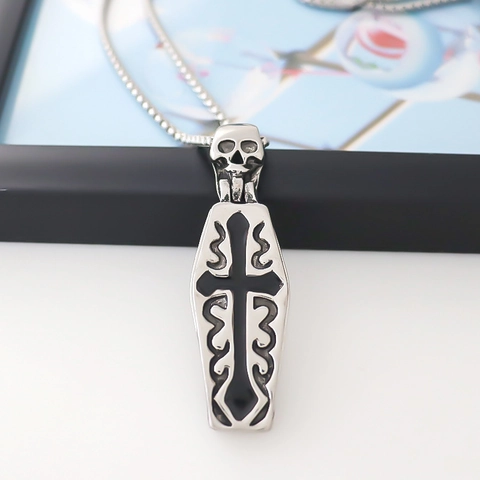 Collana con Ciondolo a Forma di Bara Gotica con Croce e Teschio in Lega Galvanica Punk Stile Scuro Gioielli Regalo Unisex