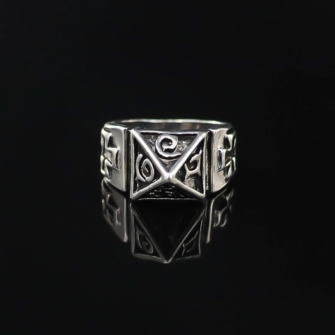 Anello in Lega di Croce a Piramide Punk Vintage da Uomo Street Hip Hop Rilievo Geometrico Gioielli Statement Argento