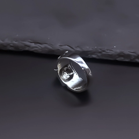 Anello in Lega di Croce a Piramide Punk Vintage da Uomo Street Hip Hop Rilievo Geometrico Gioielli Statement Argento