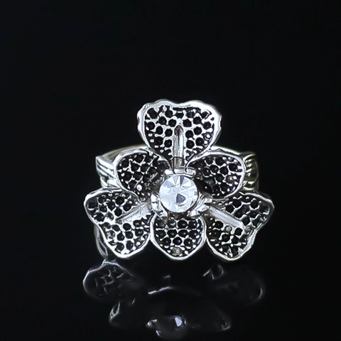 Anello Aperto a Forma di Fiore in Lega Vintage per Uomo Donna Individualista con Strass Regolabile Cannibal Floral Ring Gioielli Regalo