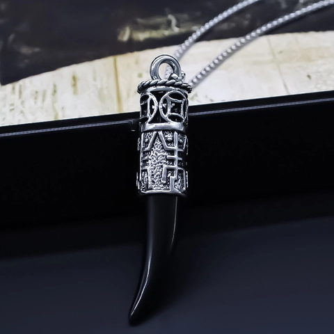 Vintage Men Alloy Horn Pendant Necklace Retro Silver Black Tooth Charm With Chinese Coin Pattern Ethnic Style Jewelry