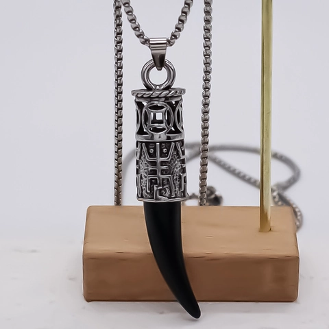 Vintage Men Alloy Horn Pendant Necklace Retro Silver Black Tooth Charm With Chinese Coin Pattern Ethnic Style Jewelry