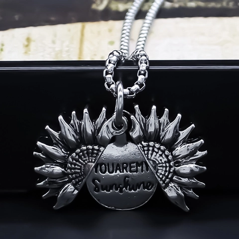 Collier Médaillon Tournesol en Alliage Vintage Avec Pendentif Gravé You Are My Sunshine Chaîne Box pour Bijoux Mode Femme Cadeau