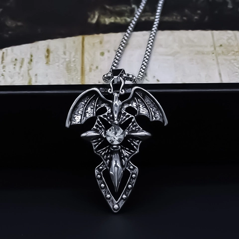 Collier Pendentif Croix Aile de Chauve-souris Gothique Alliage Strass Punk Hip Hop Style Sombre Épée Aile Chaîne de Clavicule Bijoux