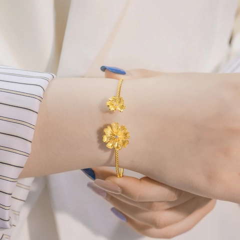 925 Sterlingsilber Blume Offene Armspange Gold Vergoldet Gebürstete Textur Zirkonia Eingelegt Handgefertigt Damen Schmuck