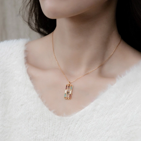 925 Sterlingsilber Vergoldete Paletten-Anhänger-Halskette Mit Bunten Natursteinen Und Muscheln Besetzter Schmuck Für Damen