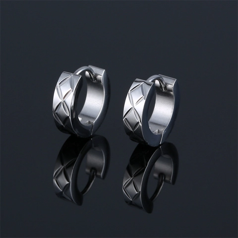 Orecchini a Cerchio Minimalisti in Acciaio Inossidabile Geometrici Trapuntati per Uomo Donna Unisex Orecchini Huggie Galvanizzati Gioielli di Moda