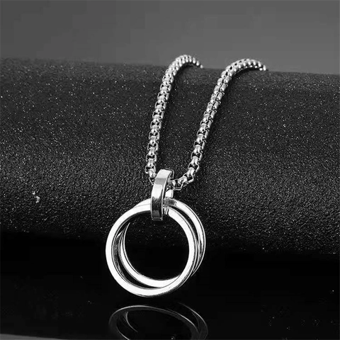 Collana Minimalista con Pendente a Doppio Cerchio Intrecciato in Lega per Unisex Streetwear Gioielli di Moda Catena Colore Argento