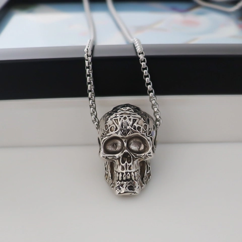 Collar con Colgante de Calavera Punk Retro Vintage para Hombre Mujer Hip Hop Halloween Goth Aleación Tallada Cadena de Suéter