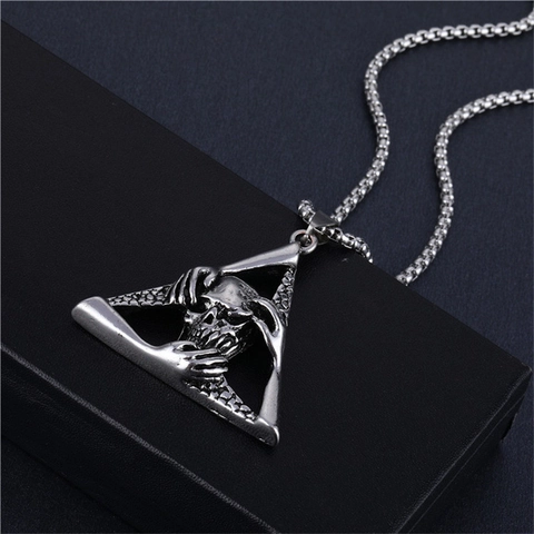 Collana con Ciondolo a Triangolo a Mano con Scheletro in Lega in Stile Gotico Dark Gioielli con Teschio Galvanico Vintage per Uomo Donna Trend