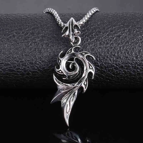 Collana con Pendente a Forma di Piuma di Fiamma Tribale in Lega Vintage Catena Maglione Rotante Stile Etnico Retrò per Uomo Donna