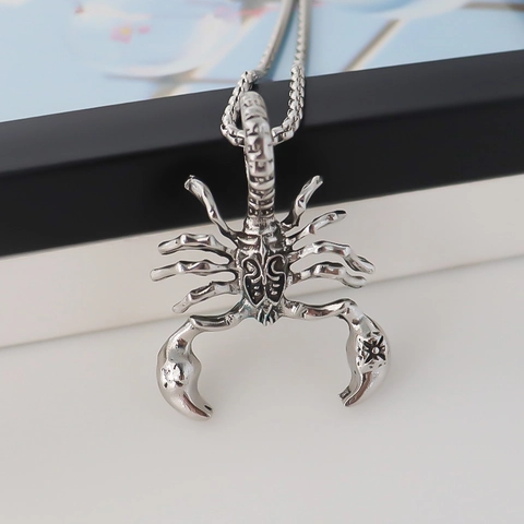 Collar con Colgante de Escorpión Punk Vintage Plata Antigua Aleación Animal Gótico Cadena de Caja Joyería para Hombre Mujer Moda Diaria