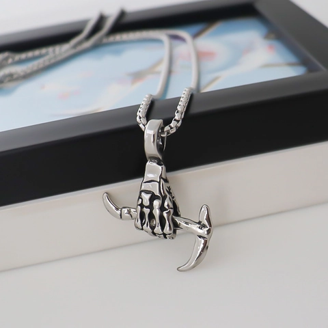 Gothic Punk Skeletthand Mit Spitzhacke Anhänger Halskette Für Herren Damen Legierung Retro Antik Silber Schmuck Streetwear Geschenk