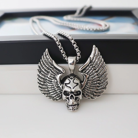 Collana con Pendente a Forma di Teschio e Ali Vintage Punk Lega Galvanica Gioielli Gothic Rock Hip Hop per Uomo Donna Accessorio Festa