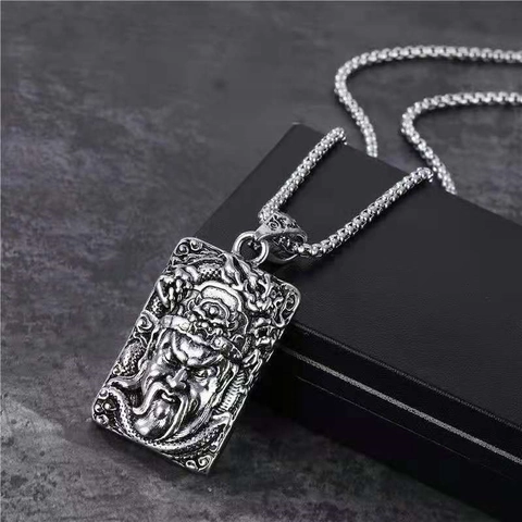 Collar con Colgante en Relieve Retrato de Guan Yu Vintage Aleación Plata Antigua Placa Cuadrada Cadena Barbada Unisex