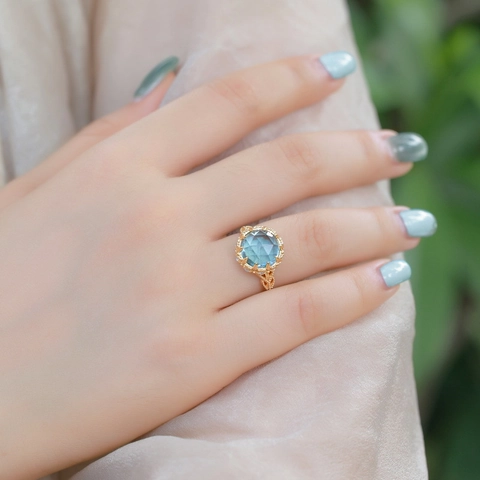 Luxury S925 Sterling Silver Gold Plated Round Sky Blue Topaz Ring For Women Elegant Rhinestone Inlaid Crown Fashion Ring
