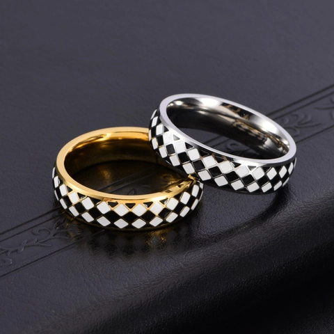 Elegante Anello in Acciaio al Titanio con Motivo a Scacchiera Griglia Rombica Oro Argento Placcato Smalto Gioielli di Moda