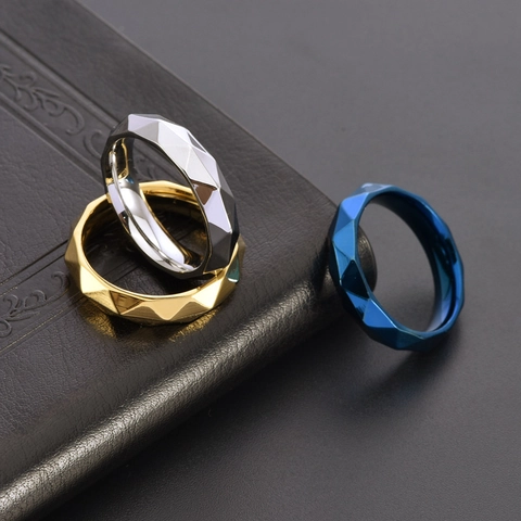 Anello in Acciaio al Titanio da Uomo Geometrico Sfaccettato Punk Rombico Band Ring Gioielli di Tendenza di Nicchia Stile Industriale Regalo per Lui