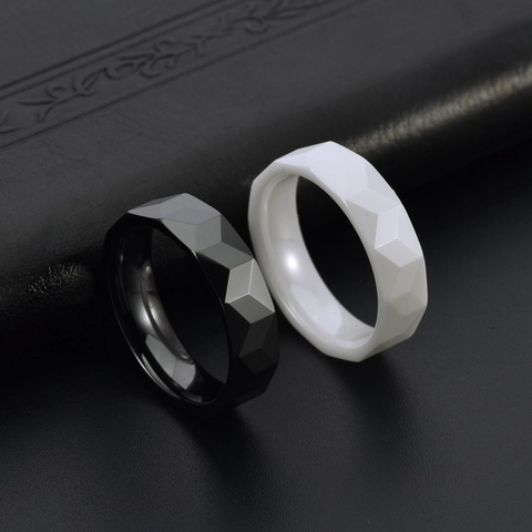 Anello in Ceramica Sfaccettata Geometrica Minimalista per Uomo Donna Texture a Piramide Nero Argento Fascia Gioielli