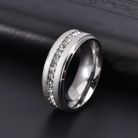 Anello alla Moda in Acciaio Inossidabile con Strass Quadrati Bordo Spazzolato Lucido Fascia per Matrimonio Fidanzamento Unisex
