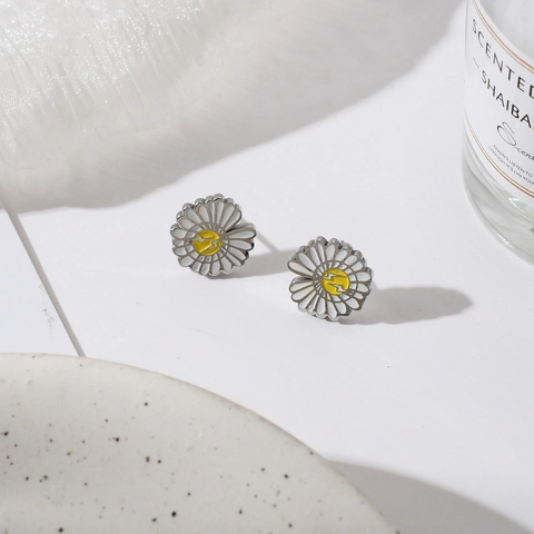 Korean Style Stainless Steel Daisy Flower Stud Earrings For Women Sweet Small White Yellow Floral Ear Jewelry
