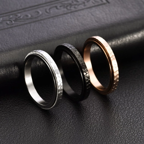 Anello Spinner Martellato in Acciaio Inossidabile Minimalista Per Donna Uomo Antistress Design di Nicchia Gioielli Fidget Regalo