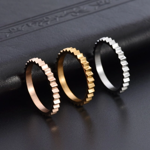 Gender Neutral Titanium Steel Gear Ring Minimalist Irregular Serrated Band Ring For Men Women Industrial Style Fashion Jewelry