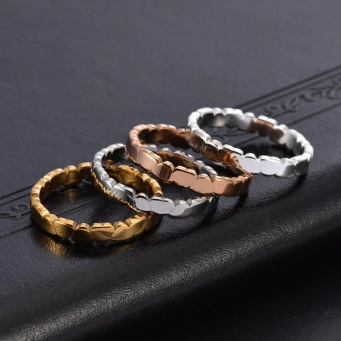Anello Eternity a Cuore in Acciaio al Titanio Minimalista per Donna Placcato Oro 18K Lucidato Dolce Anello Romantico Gioielli