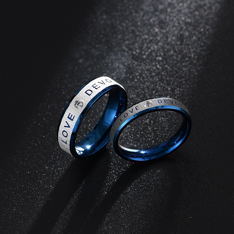 Anello di Coppia in Acciaio Inossidabile per Uomo Donna Bicolore Blu Argento LOVE DEVOTION Lettere Incise con Strass