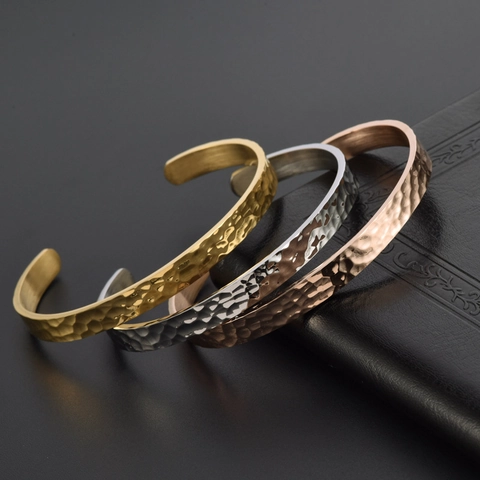 Minimalistische Gehamerde Roestvrijstalen Open Manchetarmband Voor Dames Heren Koreaanse Stijl Vergulde Geometrische Mode Handsieraden