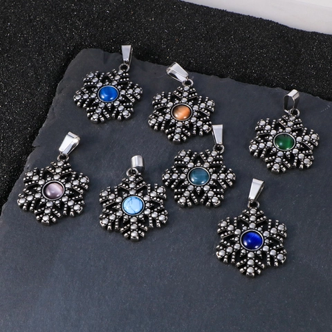 Vintage Stainless Steel Snowflake Pendant Necklace For Women Men Polished Rhinestone Inlay Christmas Jewelry Holiday Gift