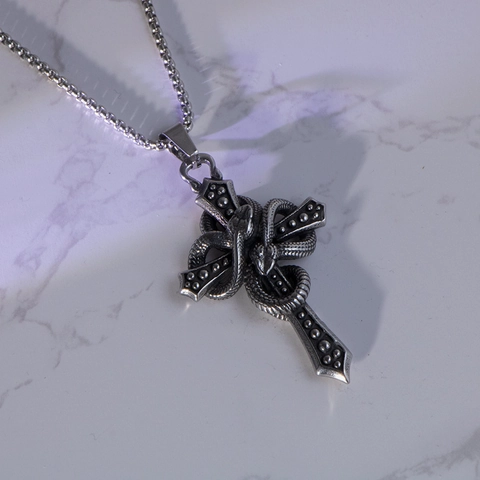 Collana con Ciondolo a Croce Avvolta da Doppia Serpente Gotico in Acciaio Inossidabile Vintage Gioielli Punk Biker Uomo Donna