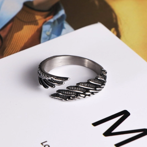 Anello Aperto con Ali di Piuma in Acciaio Inossidabile Vintage Regolabile Punk Gioielli Regalo per Donna Uomo Moda