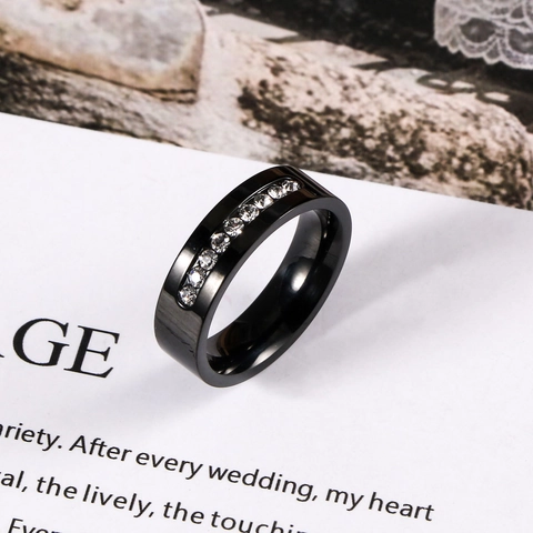 Fashion Titanium Steel Black Ring For Men Women Polished Channel Set Rhinestone Unisex Band Ring Minimalist Jewelry Accessory