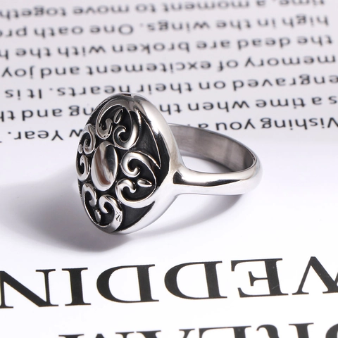 Vintage Titanium Steel Hollow Filigree Flower Ring For Men Punk Scroll Pattern Rotatable Band Ring Personal Fashion Jewelry