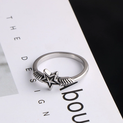 Anello Vintage in Acciaio al Titanio con Stella per Uomo Donna Minimalista Lucido Argento Pentagramma Band Punk Gioielli Moda