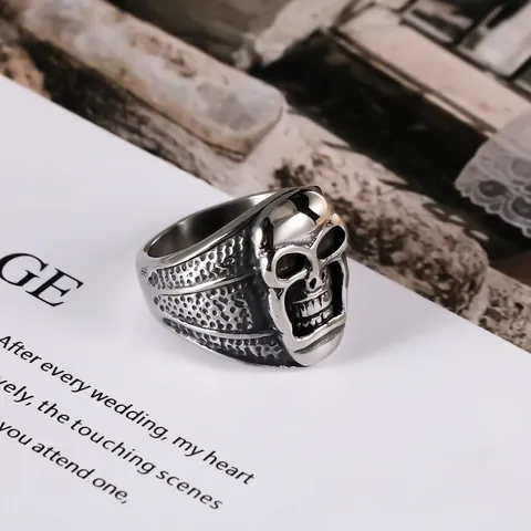 Anello Teschio Punk Vintage in Acciaio Inossidabile per Uomo Stile Rock Gotico Retro Anello Fascia Biker Heavy Metal Gioielli